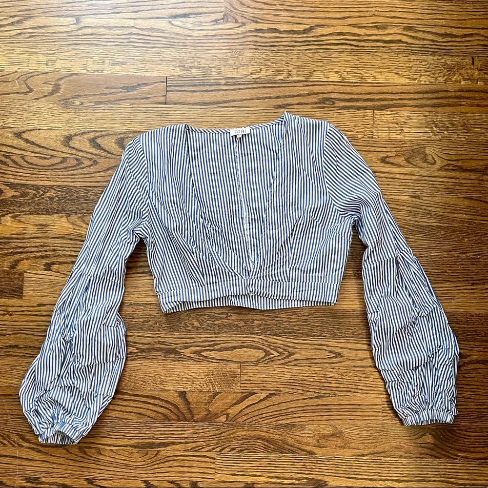 Long sleeve crop top